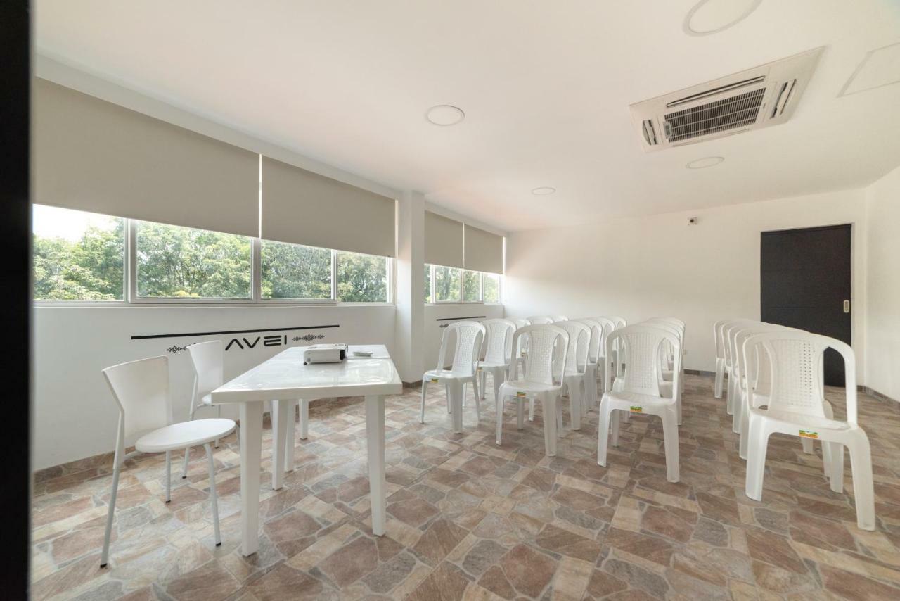 קאלי Hotel Green Park מראה חיצוני תמונה