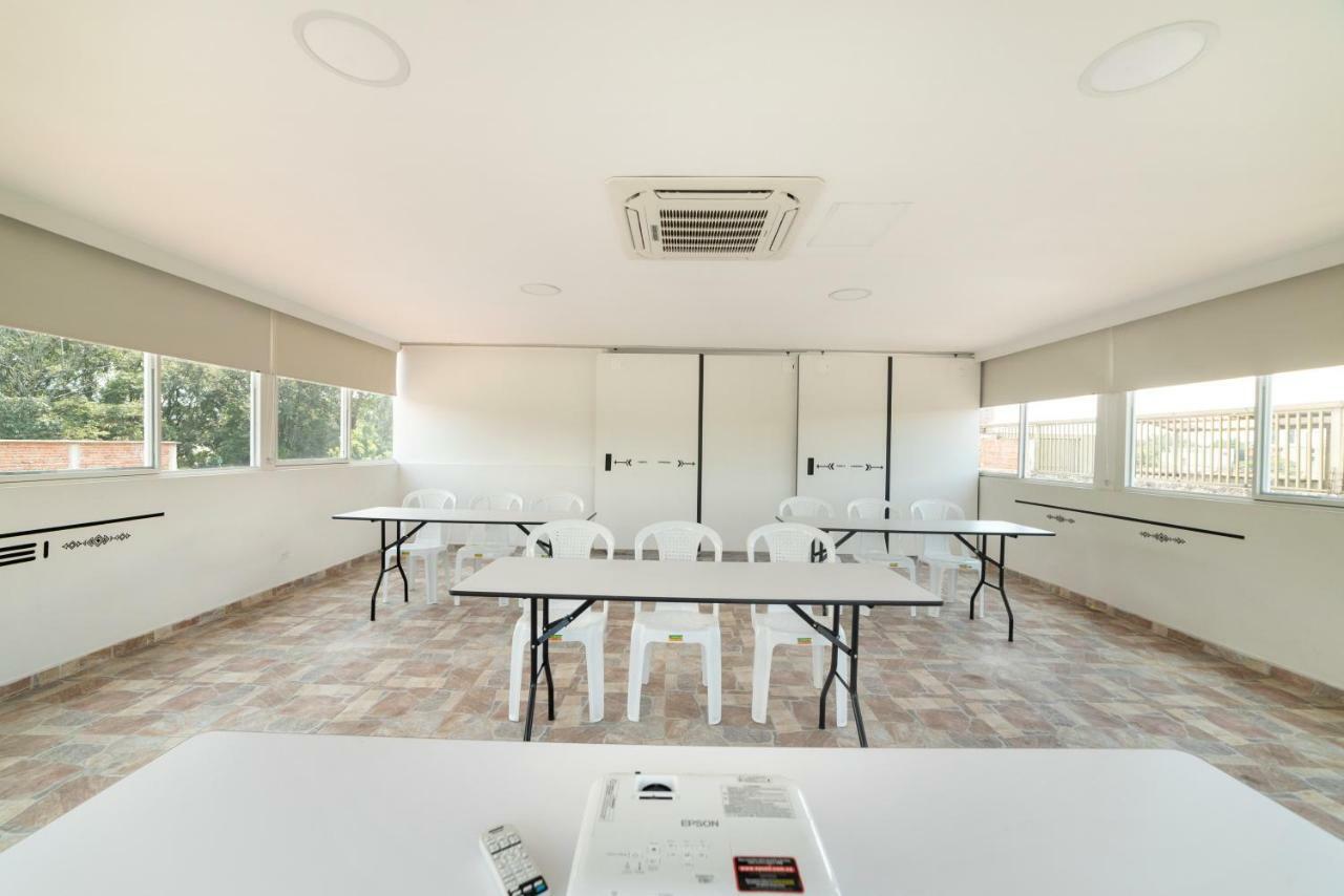 קאלי Hotel Green Park מראה חיצוני תמונה