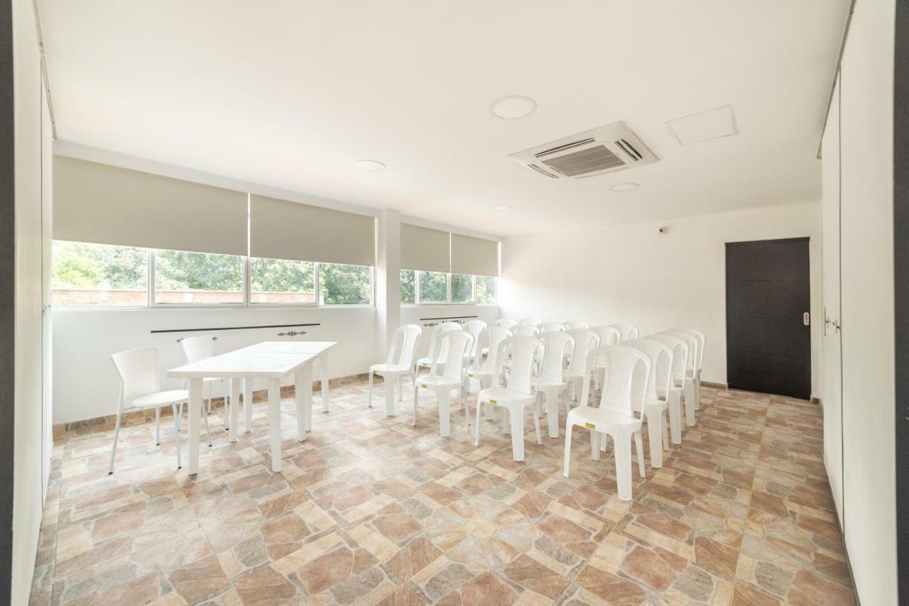 קאלי Hotel Green Park מראה חיצוני תמונה